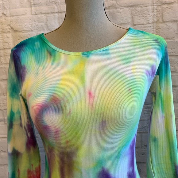 4/$30 🌺 H&M | Custom Multi-Coloured Tie-Dye Top - Picture 2 of 8